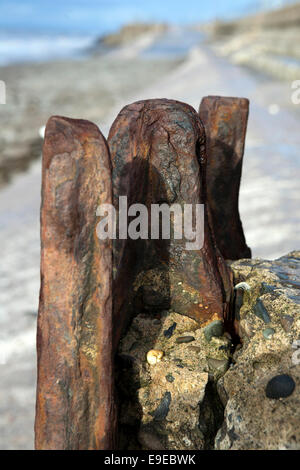 Weatherin ed erosione onCoastal muro di difesa sul lungomare Rossall Jackfield, UK. Foto Stock