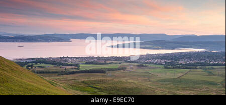 Immagine di panorama del tramonto sul fiume Clyde Foto Stock