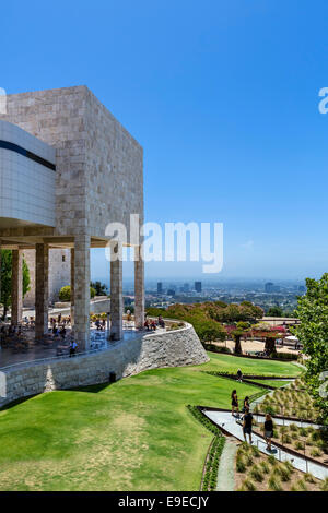 Il Getty Center complesso museale sulla sommità di una collina che domina la città di Los Angeles, Brentwood, Los Angeles, California, Stati Uniti d'America Foto Stock