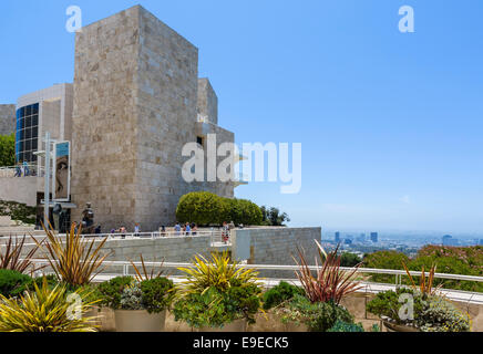 Il Getty Center complesso museale sulla sommità di una collina che domina la città di Los Angeles, Brentwood, Los Angeles, California, Stati Uniti d'America Foto Stock