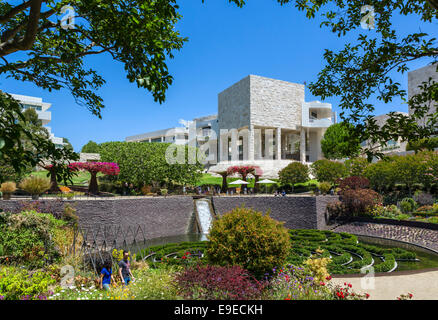 Il Getty Center complesso museale sulla sommità di una collina che domina la città di Los Angeles, Brentwood, Los Angeles, California, Stati Uniti d'America Foto Stock