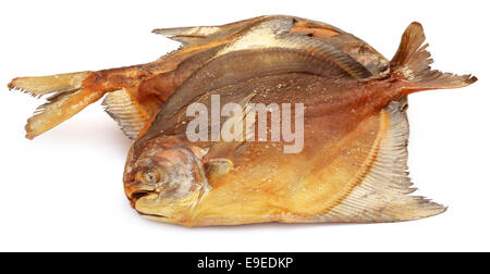 Essiccati pesci pomfret su sfondo bianco Foto Stock