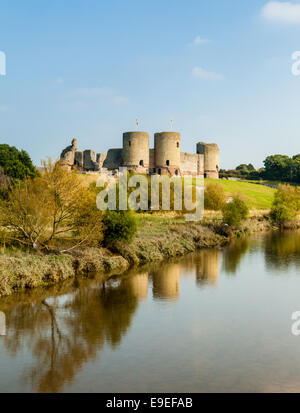 RHUDDLAN CASTLE sul fiume Clwyd. Rhuddlan Denbighshire North Wales UK Foto Stock