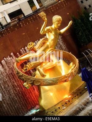 Prometeo scultura al Rockefeller Center di New York CIty Foto Stock