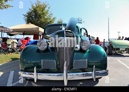 Green 1939 Chevy Coupe con vista frontale. Foto Stock