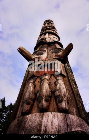 Bicentenario Pole, Sitka National Historical Park, Sitka, Alaska, STATI UNITI D'AMERICA Foto Stock