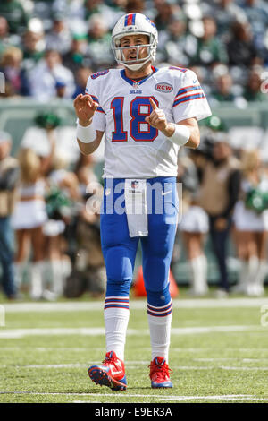 East Rutherford, NJ, Stati Uniti d'America. 26 ottobre, 2014. Buffalo Bills quarterback Kyle Orton (18) reagisce durante il gioco di NFL tra le fatture della Buffalo e il New York getti alla MetLife Stadium di East Rutherford, New Jersey. Le fatture ha vinto 43-23. Credito: Cal Sport Media/Alamy Live News Foto Stock