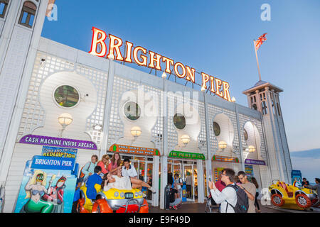 Inghilterra, East Sussex, Brighton Brighton Pier, Ingresso alla Sala giochi Foto Stock