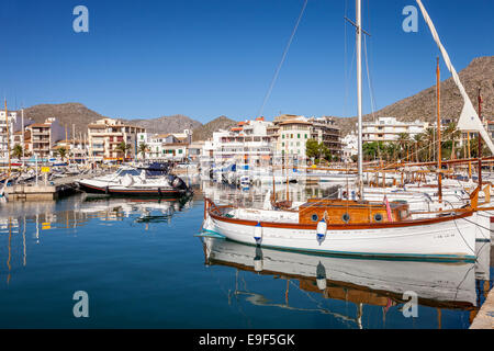 Il porto di Puerto de Pollensa, Mallorca - Spagna Foto Stock