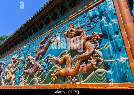 9 la parete del drago nel Parco Beihai, Pechino Foto Stock