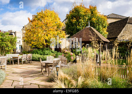 Angel Hotel giardino in Chippenham Wilts REGNO UNITO Foto Stock