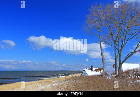 Mar baltico a Ahrenshoop in inverno Foto Stock