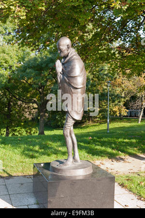 Dettaglio del giardino della filosofia con la statua del Mahatma Gandhi, Budapest, Ungheria Foto Stock