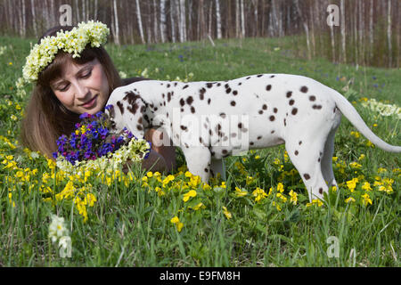 Ragazza e cucciolo Foto Stock