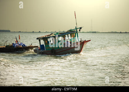 Barca a Halong Foto Stock