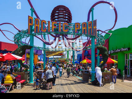 Ingresso al Parco del Pacifico in fiera sul molo di Santa Monica, Los Angeles, California, Stati Uniti d'America Foto Stock