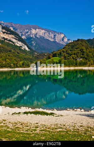 Lago di montagna Lago di Tenno Foto Stock