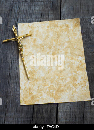 Carta con crocifisso Foto Stock
