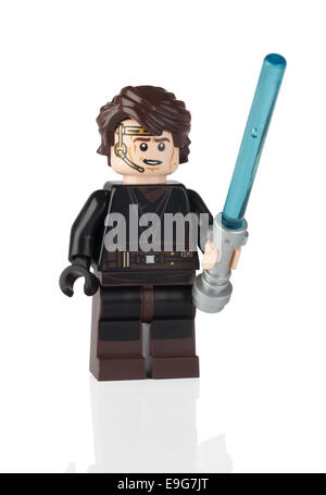 Tambov, Federazione Russa - Giugno 21, 2014 LEGO Anakin Skywalker minifigure da Star Wars set con spada laser. Foto Stock