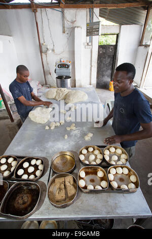 Panetteria commerciale a Dar es Salaam, Tanzania Africa Orientale. Foto Stock