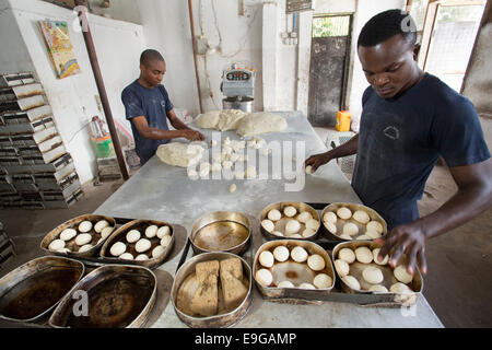 Panetteria commerciale a Dar es Salaam, Tanzania Africa Orientale. Foto Stock