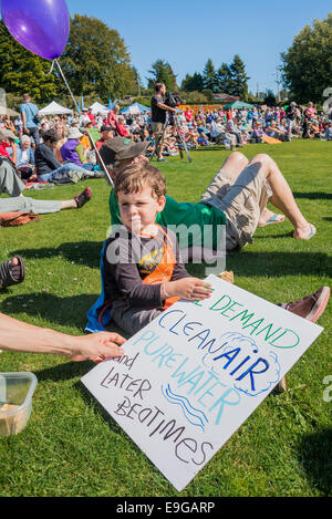 Il cambiamento climatico non conosce confini. Rally internazionale ad Arco della Pace U.S Canada varcare il confine. Foto Stock