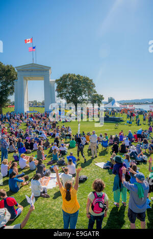 Il cambiamento climatico non conosce confini. Rally internazionale ad Arco della Pace U.S.A. Canada varcare il confine. Foto Stock