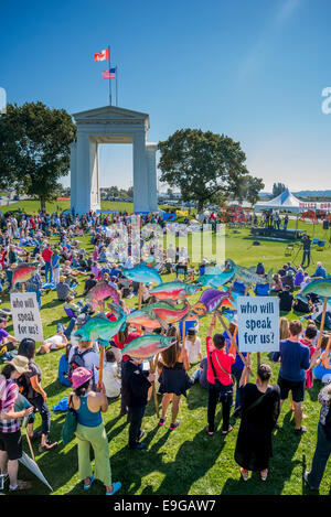 Il cambiamento climatico non conosce confini. Rally internazionale ad Arco della Pace U.S Canada varcare il confine. Foto Stock