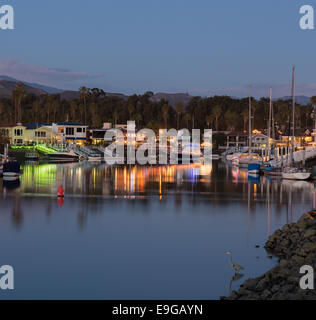 Costoso case e barche ventura Foto Stock