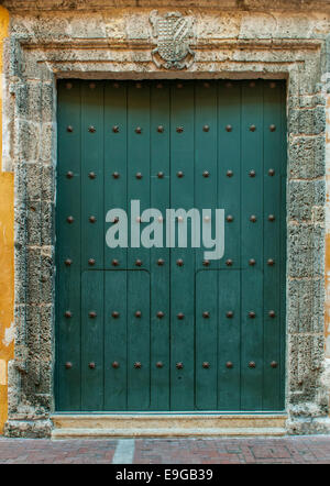 Close-up di vecchie porte Cartagena, Colombia Foto Stock