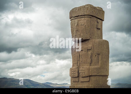 Monolito presso le rovine di Tiwanaku, Bolivia Foto Stock