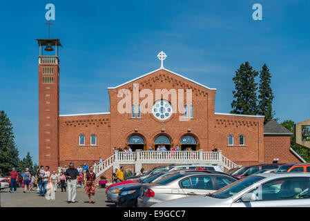 Domenica adoratori lasciare St. Albert parrocchia cattolica, St. Albert, Alberta, Canada, Foto Stock