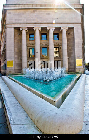 Banca Nazionale Croata edificio e fontana Foto Stock