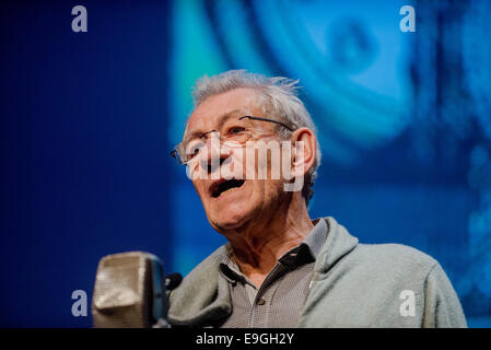 Swansea, Regno Unito. 27 ott 2014. Nella foto: Attore Ian McKellen Re: Dylathon evento per celebrare Dylan Thomas' compleanno centenario, al Grand Theatre, Swansea, Galles del Sud. Credito: D Legakis/Alamy Live News Foto Stock