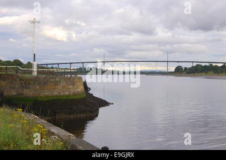 Il Erskine Bridge da bowling in West Dunbartonshire, Scozia Foto Stock