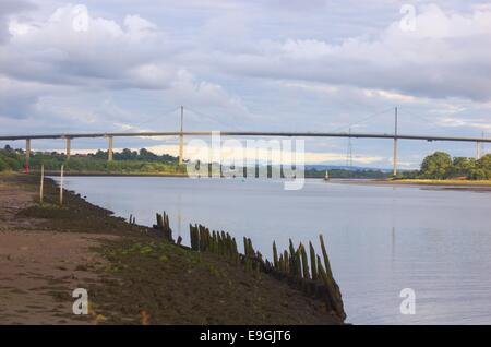 Il Erskine Bridge da bowling in West Dunbartonshire, Scozia Foto Stock