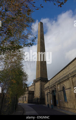 Vista di Salts Mill in Saltaire, vicino a Sir Tito sali model village Foto Stock