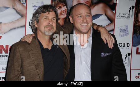 Los Angeles, CA, Stati Uniti d'America. 27 ott 2014. Si Sasso, Peter Farrell frequentando il Los Angeles Premiere di ''colpito dal fulmine" tenutosi presso il Teatro Arclight in Hollywood, la California il 27 ottobre 2014. 2014 Credit: D. lunga/Globe foto/ZUMA filo/Alamy Live News Foto Stock