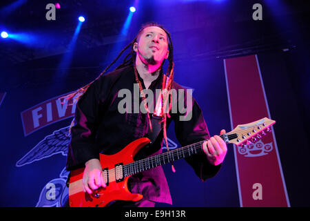 Barcellona - NOV 25: Cinque Dita morte punzone (5FDP), heavy metal band, esegue a Pavello Olimpic de Badalona stadio. Foto Stock