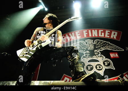 Barcellona - NOV 25: Cinque Dita morte punzone (5FDP), heavy metal band, esegue a Pavello Olimpic de Badalona stadio. Foto Stock