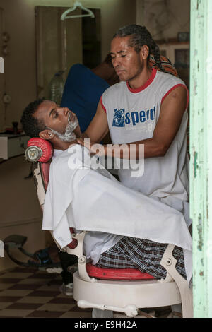 Barbiere a lavoro, Mindelo, São Vicente - Capo Verde Foto Stock
