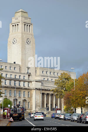 Edificio di Parkinson, l'entrata principale per il campus della University of Leeds, Leeds, West Yorkshire, Inghilterra, Regno Unito Foto Stock