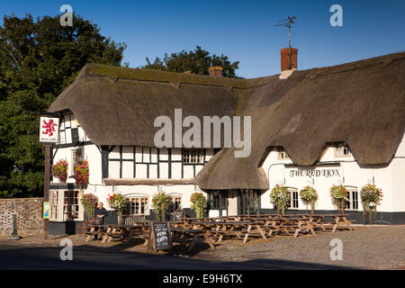 Regno Unito, Inghilterra, Wiltshire, Avebury, Red Lion Public House Foto Stock