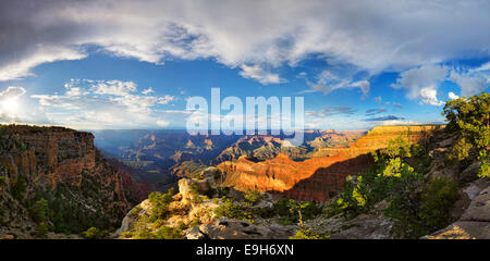 Vista del Grand Canyon, punto di visualizzazione Mather Point, South Rim Grand Canyon a Tusayan, Arizona, Stati Uniti d'America Foto Stock