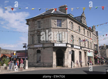 Nuovo look negozio di abbigliamento High Street Swanage Dorset Inghilterra Foto Stock