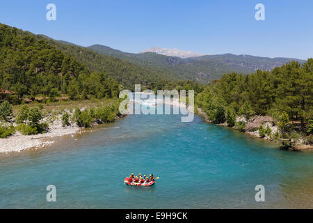 Rematori, rafting sul fiume Köprüçay, Köprülü Canyon National Park, Provincia di Antalya, Turchia Foto Stock