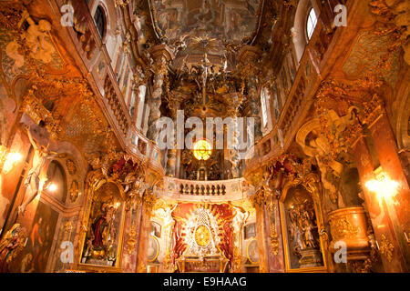 Interno del tardo barocca Chiesa Asam o Johann Nepomuk Chiesa, Monaco di Baviera, Baviera, Baviera, Germania Foto Stock