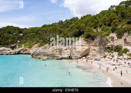 Spiaggia Cala Mitjana, Minorca, Isole Baleari, Spagna Foto Stock