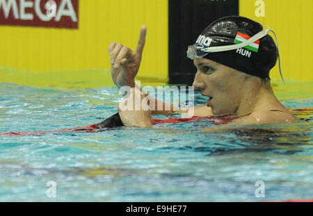 Tokyo, Giappone. 28 ott 2014. Katinka Hosszu di Ungheria reagisce dopo aver vinto le donne 200m Freestyle calore al nuoto FINA di Coppa del Mondo a Tokyo, Giappone, 28 ottobre 2014. Credito: Stringer/Xinhua/Alamy Live News Foto Stock