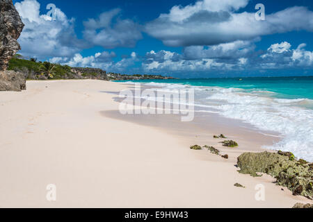 Spiaggia di gru su Atlantic east coast di Barbados. Foto Stock